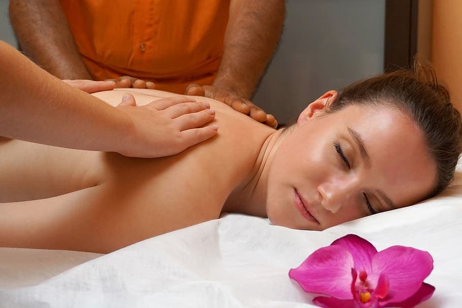 FOUR HANDS AYURVEDIC FULL BODY MASSAGE
